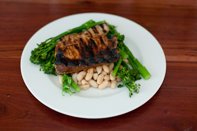 Recipe # 25 – Grilled pork chops with broccoli and beans